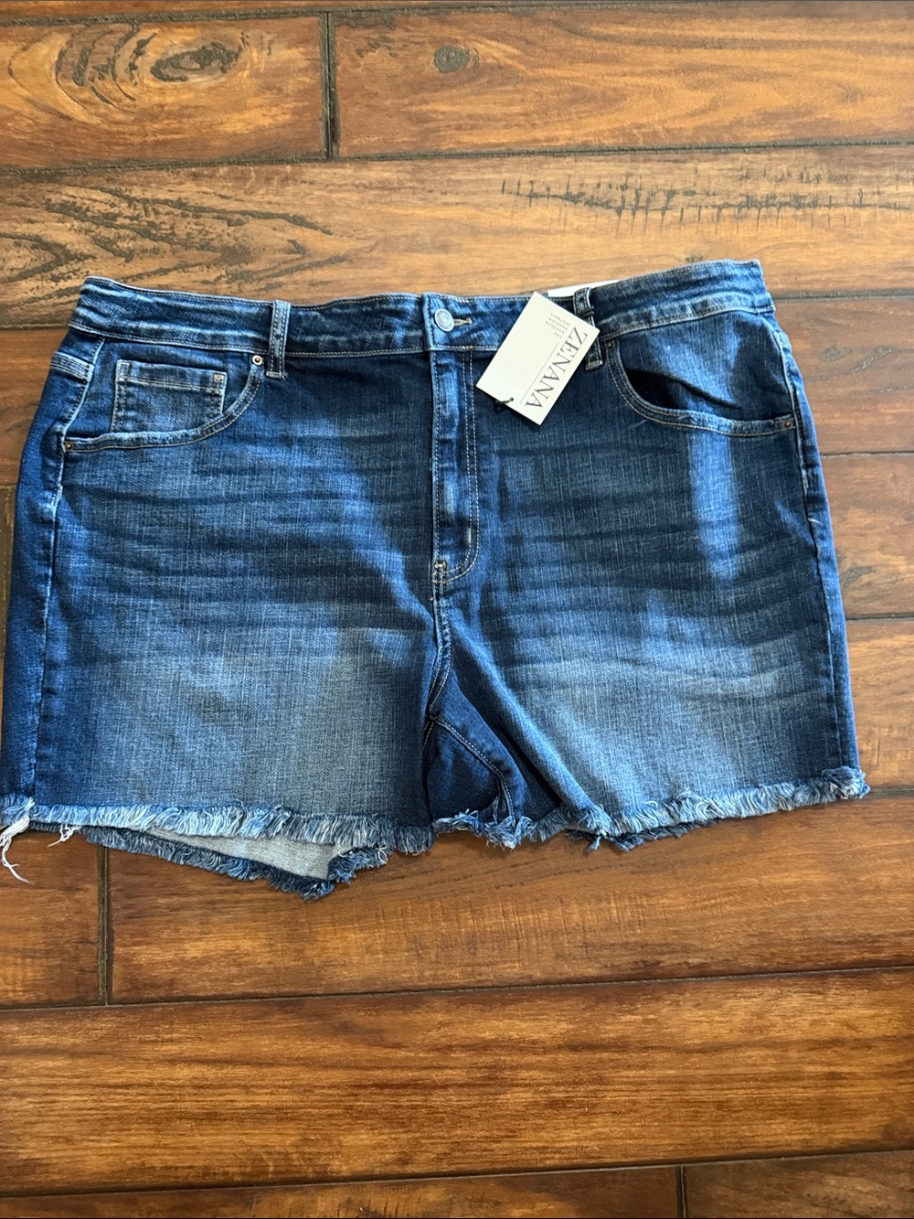 Zenana New With Tags Blue Denim Frayed Hem Shorts
